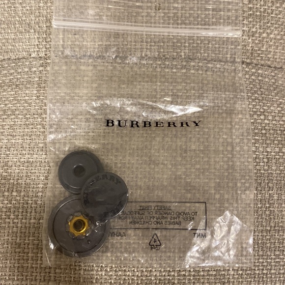 SOLD-Burberry Brit |Winterleigh Puffer Coat
Burgundy | XS | w/ belt + hood - Picture 9 of 9